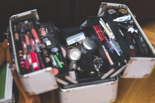 Wat zit er allemaal in een goede cosmetica koffer?
