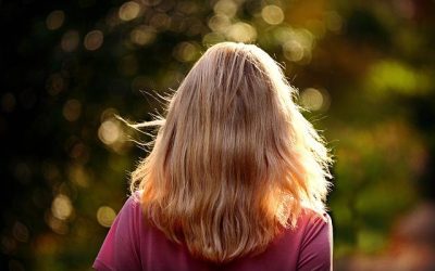 Ontdek de nieuwste haarkleurtrends en hoe je ze thuis kunt bereiken met haarverf