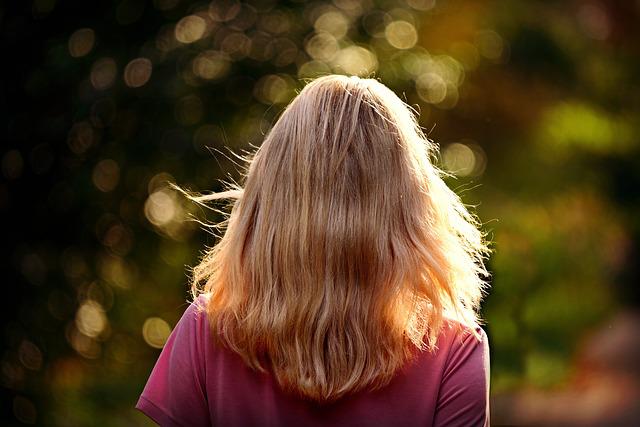 Ontdek de nieuwste haarkleurtrends en hoe je ze thuis kunt bereiken met haarverf